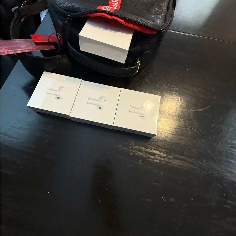 Apple AirPods with White Charging Case